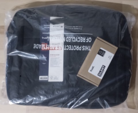Pack neuf sacoche + souris TRUST